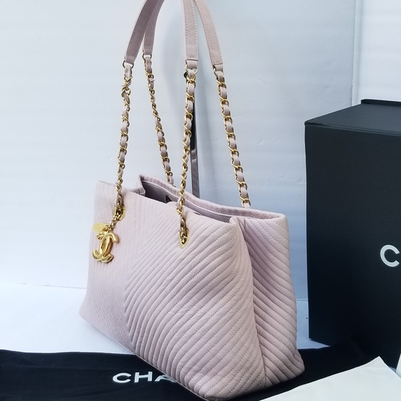 Extra pics for CHANEL Gorgeous blush Pink CC Logo V Stitch Chain Shoulder bag - Picture 9 of 16